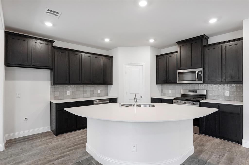 6020 Paddock Lane Property Photo 10