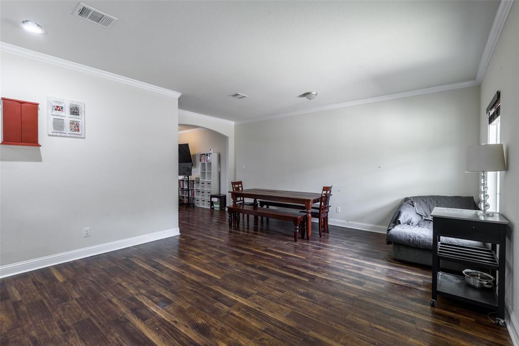 310 S Justin Avenue Property Photo 5