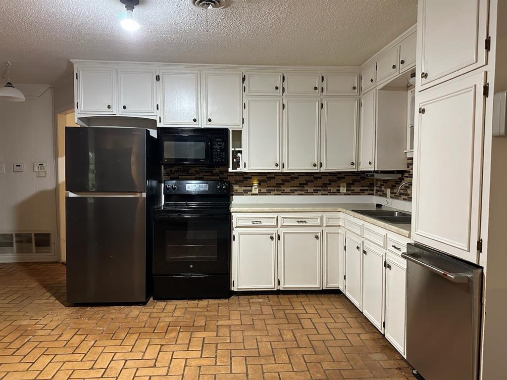 520 Ravenwood Drive Property Photo 3