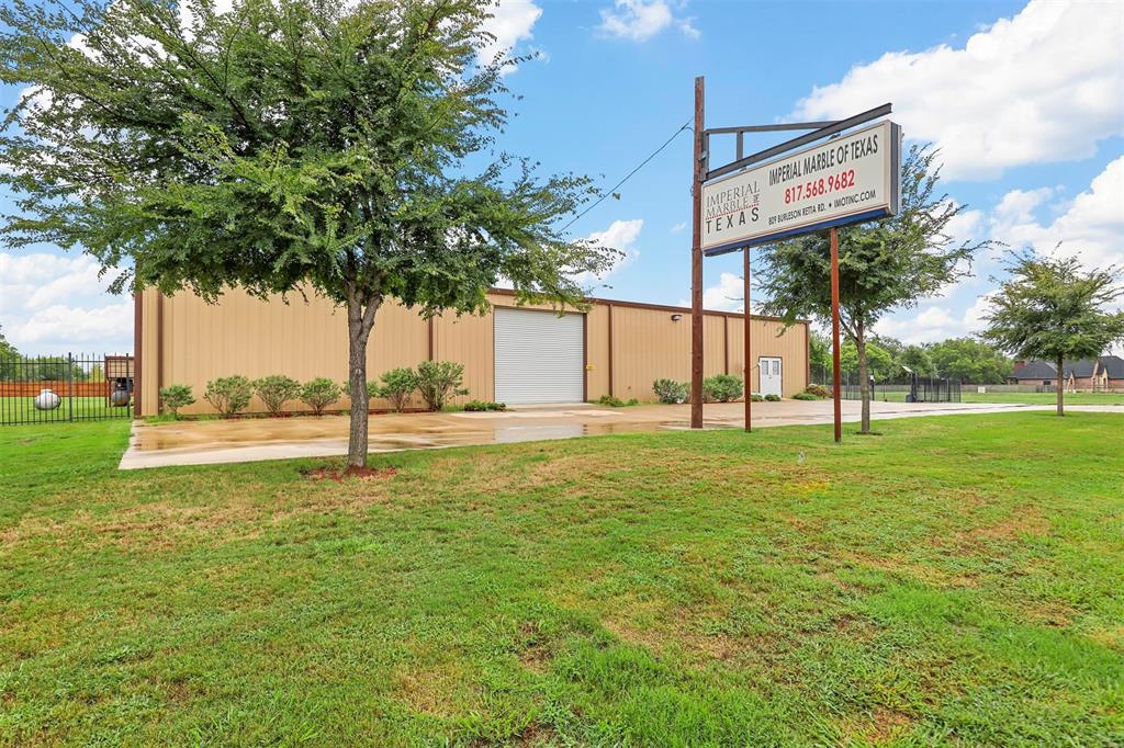 809 Burleson Retta Road Property Photo 3
