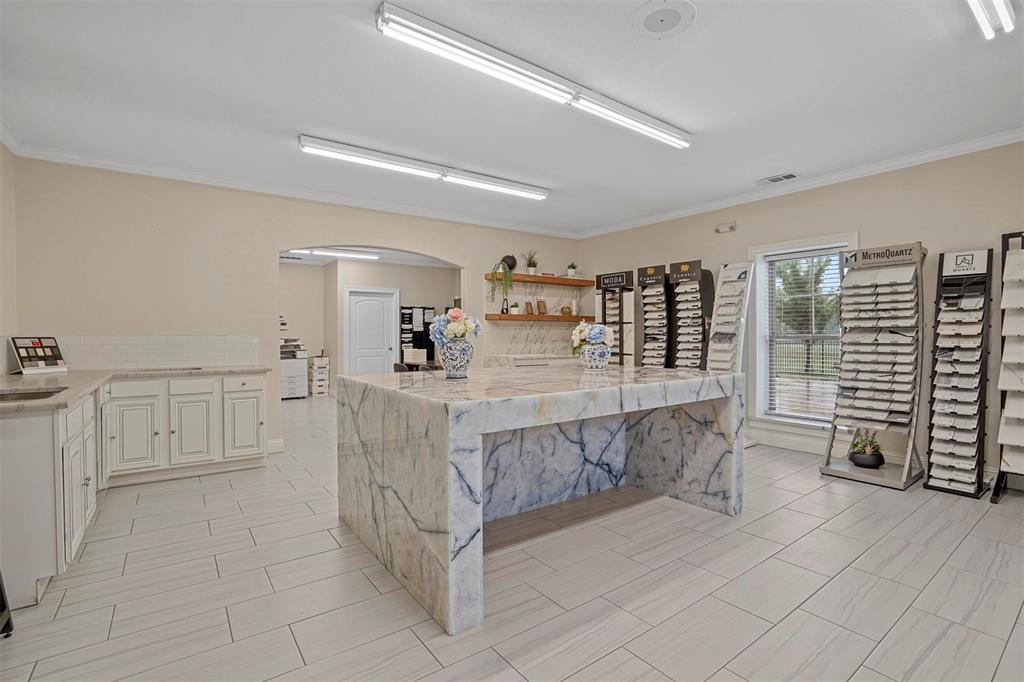 809 Burleson Retta Road Property Photo 7
