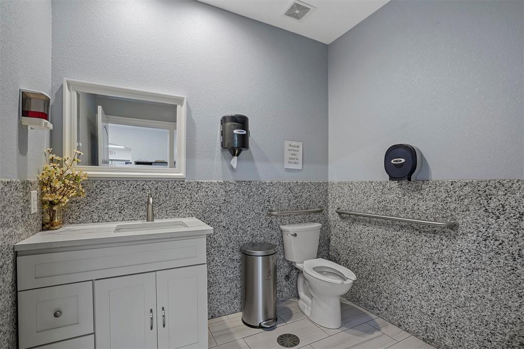 809 Burleson Retta Road Property Photo 13