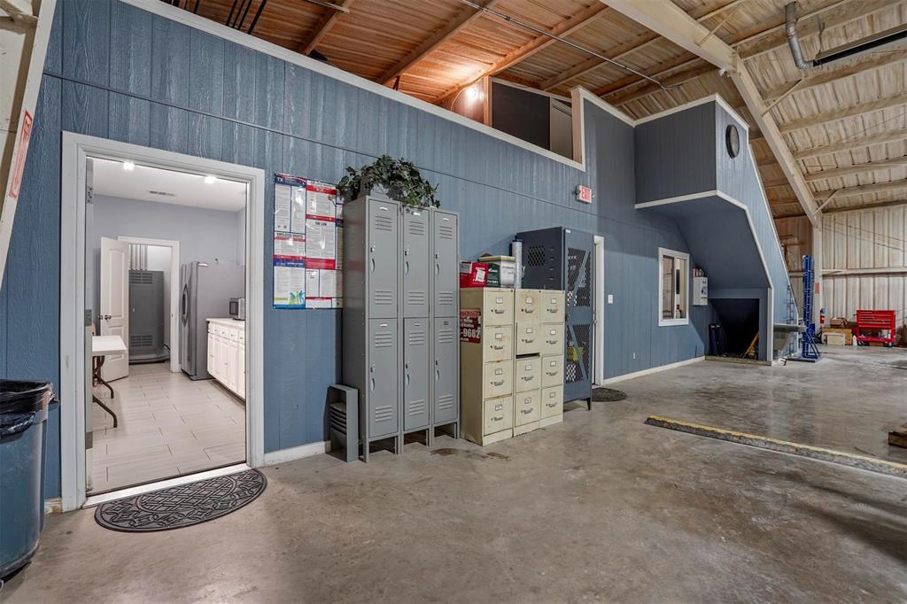 809 Burleson Retta Road Property Photo 23