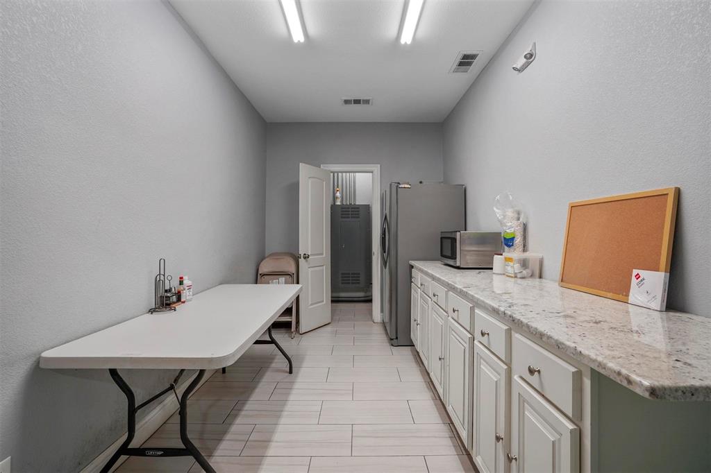 809 Burleson Retta Road Property Photo 24