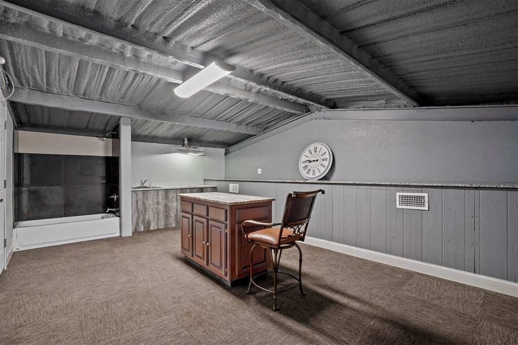 809 Burleson Retta Road Property Photo 32