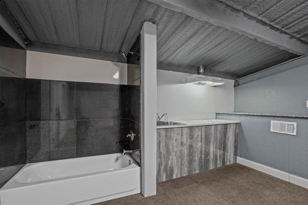 809 Burleson Retta Road Property Photo 35