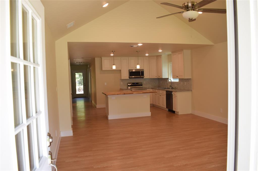 825 W Walker Street Property Photo 5