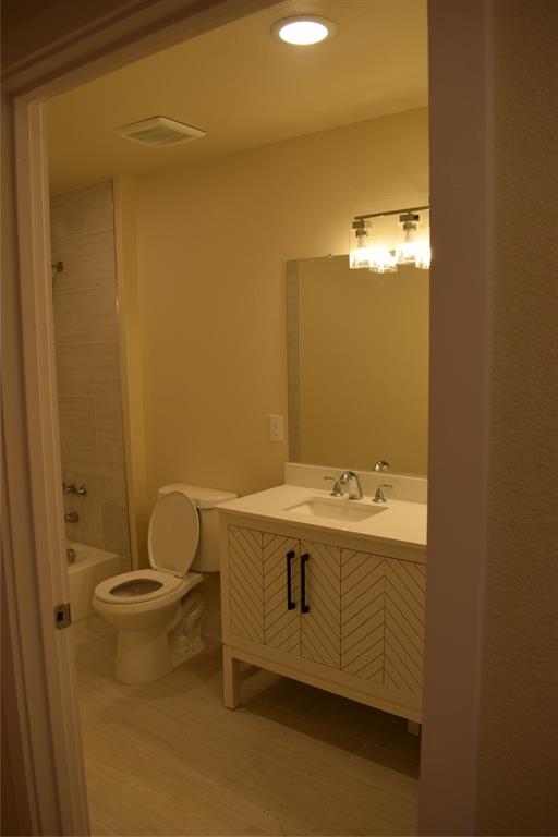 825 W Walker Street Property Photo 17