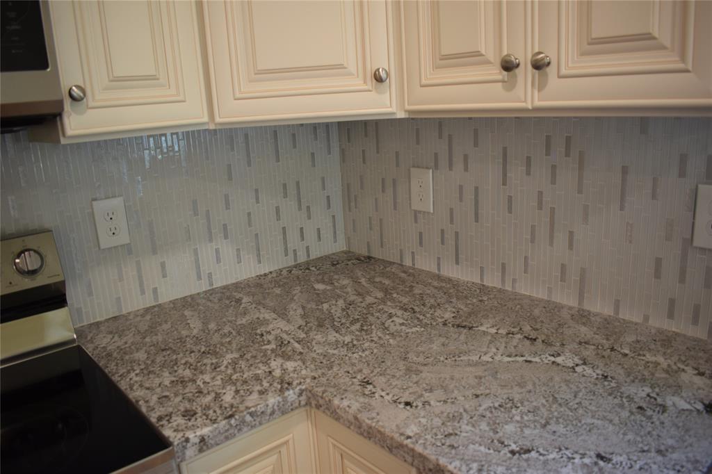 825 W Walker Street Property Photo 26