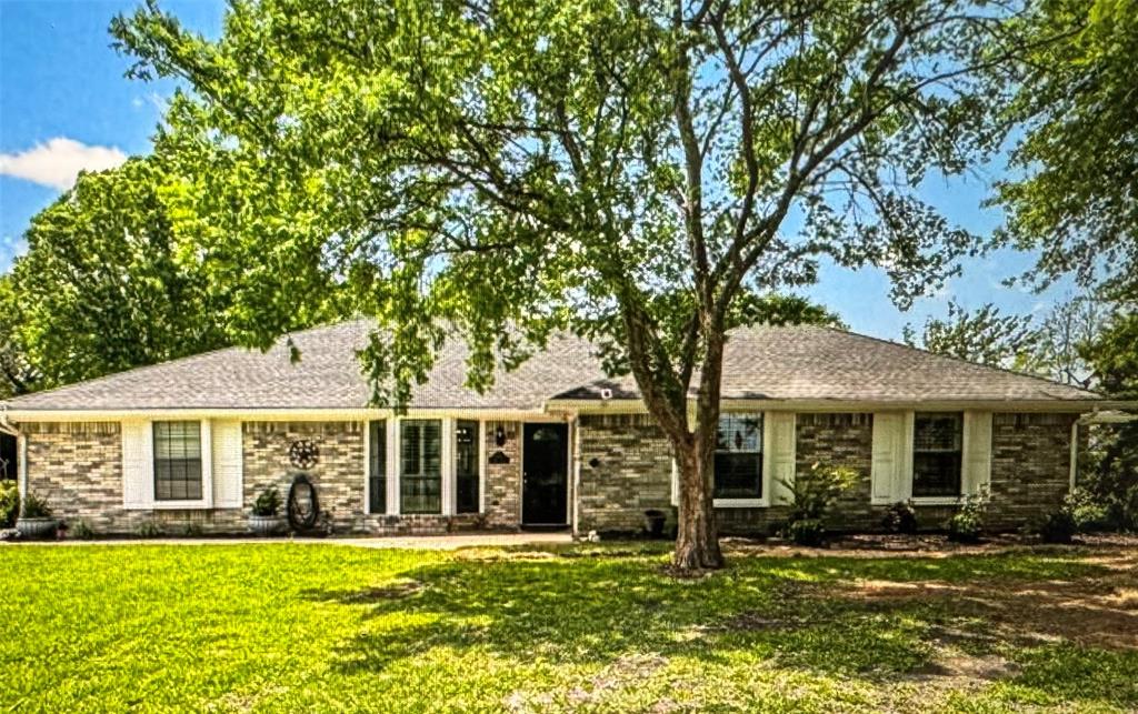 6915 Bailey Road Property Photo 1