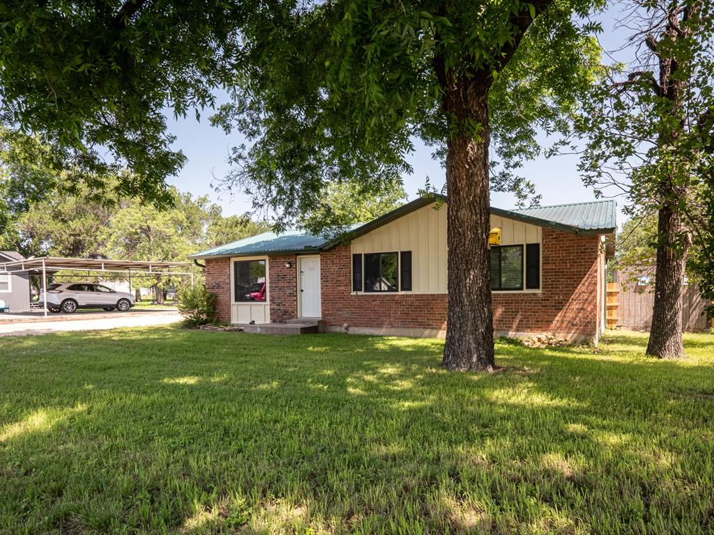 632 E Us Highway 180 Property Photo