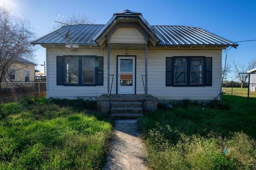 409 S Douglass Street Property Photo