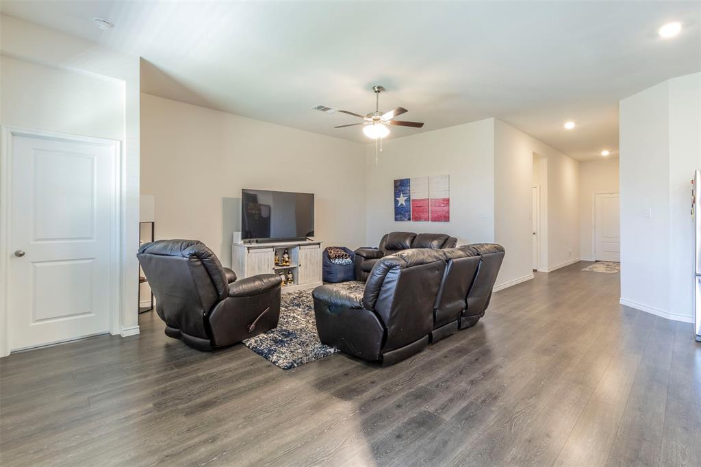 1113 Quaint Meadow Drive Property Photo 3