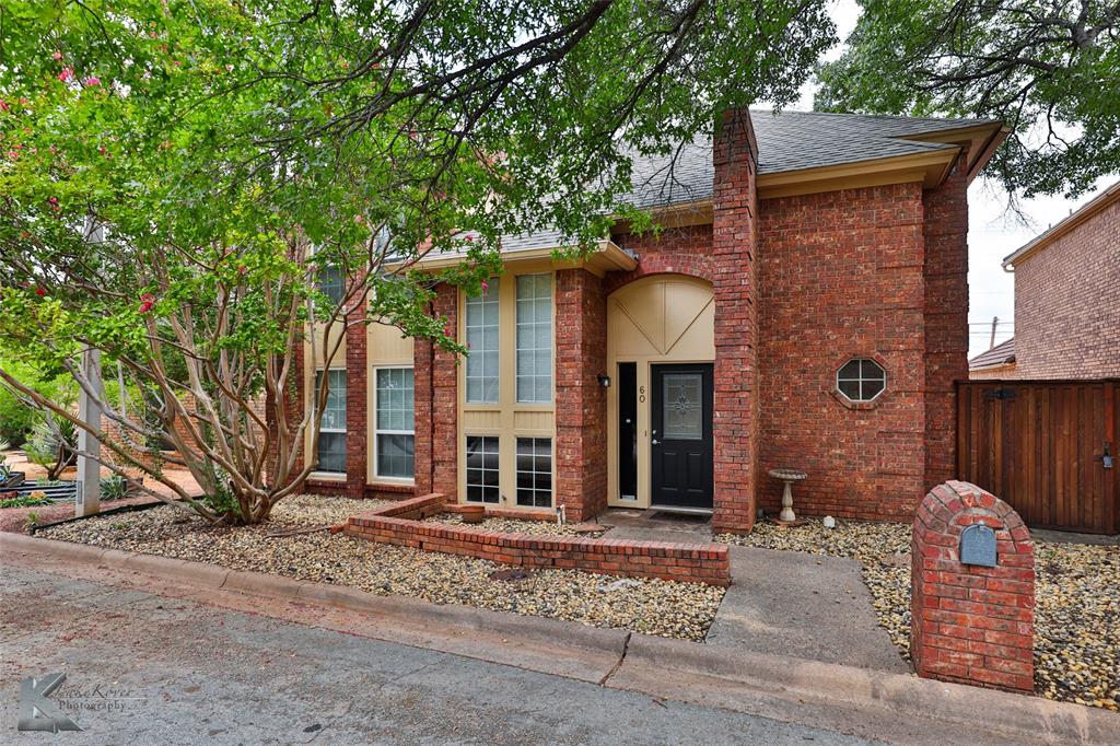 60 Courtyard Lane Property Photo
