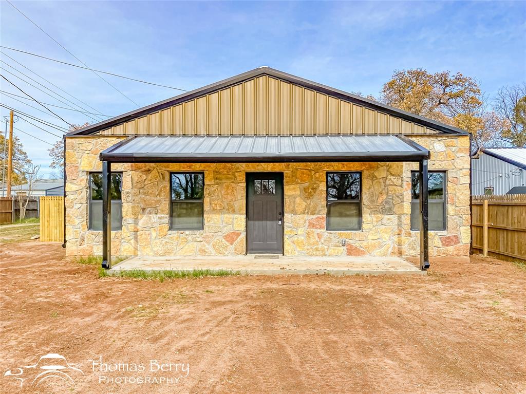 210 5th Property Photo 1