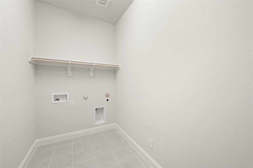 437 Elyse Road Property Photo 8