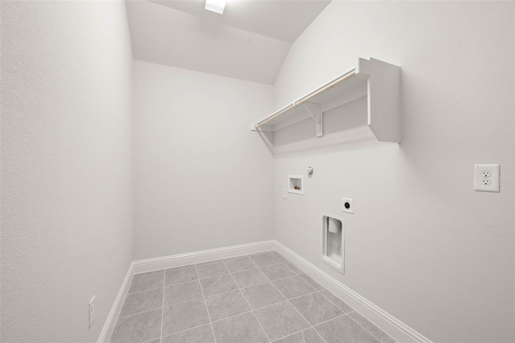 433 Elyse Road Property Photo 33