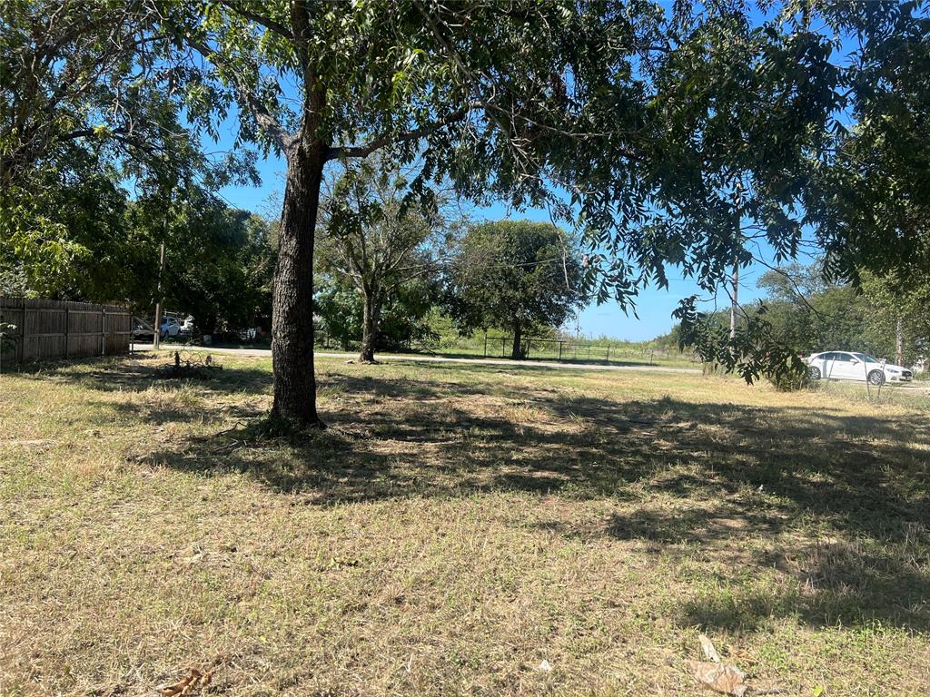 406 N Cleburne Whitney Road Property Photo 2
