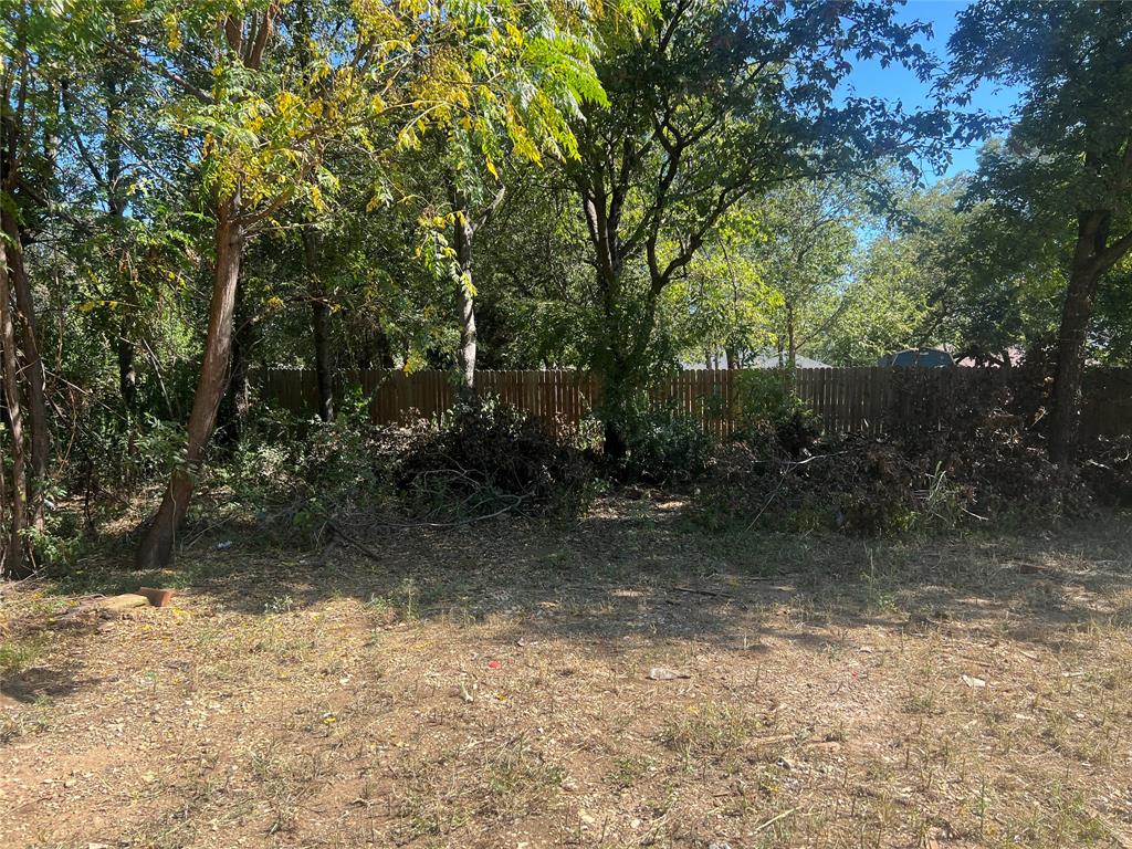 406 N Cleburne Whitney Road Property Photo 3