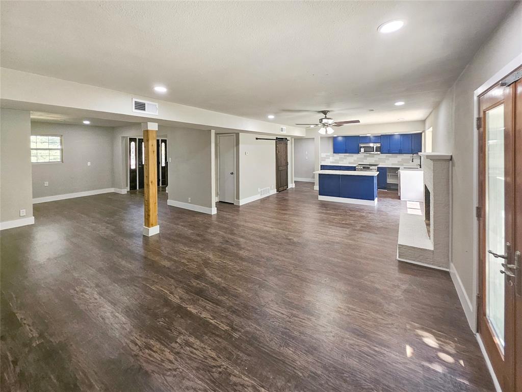 1914 Emerson Lane Property Photo 3
