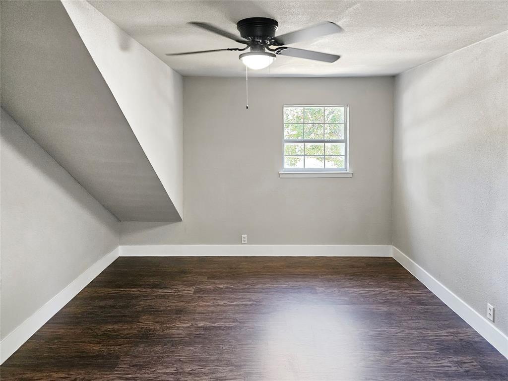 1914 Emerson Lane Property Photo 14