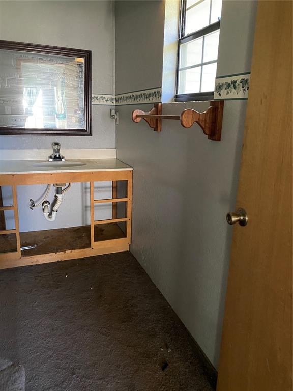 501 W 12th Property Photo 17