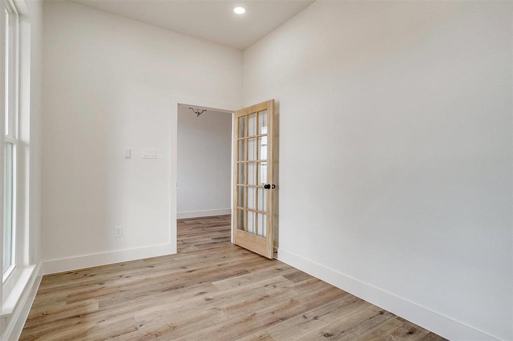 1004 Agnes Property Photo 4