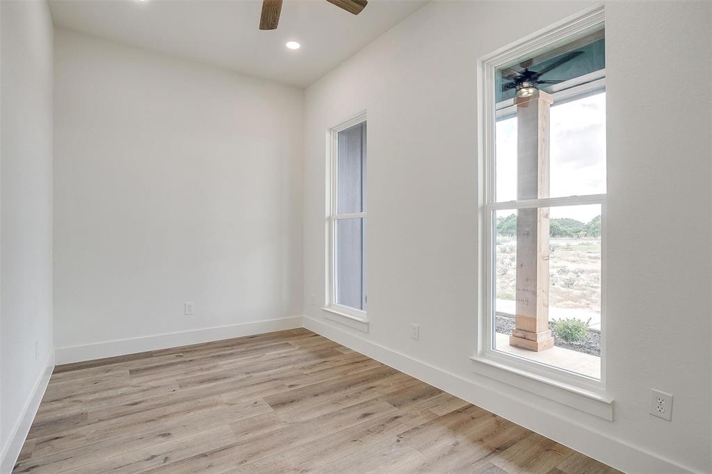 1004 Agnes Property Photo 5