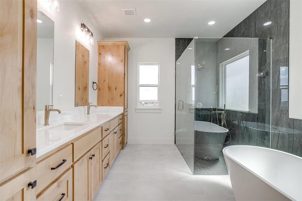 1004 Agnes Property Photo 19