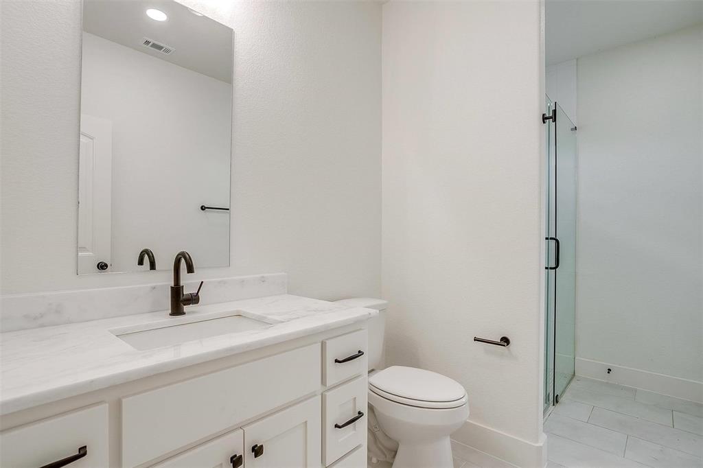 1004 Agnes Property Photo 24