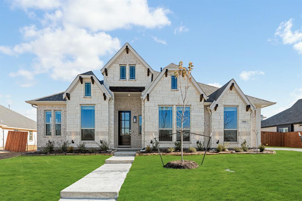 914 S Bluebird Lane Property Photo 1