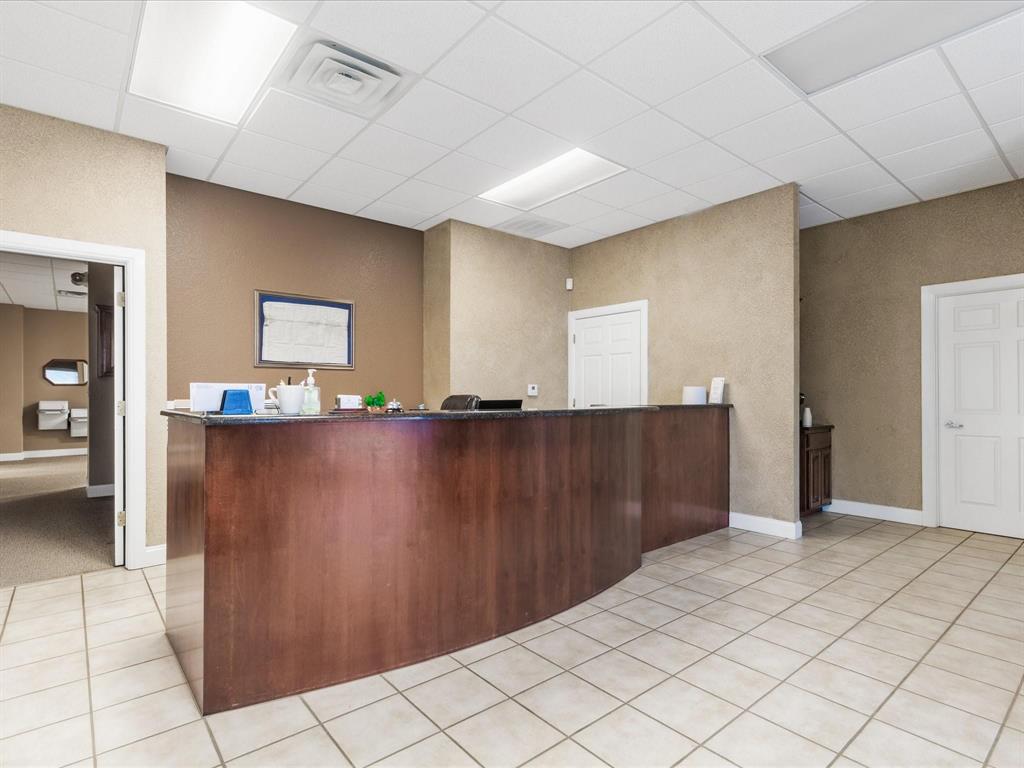 202 Hyde Park Boulevard Property Photo 15