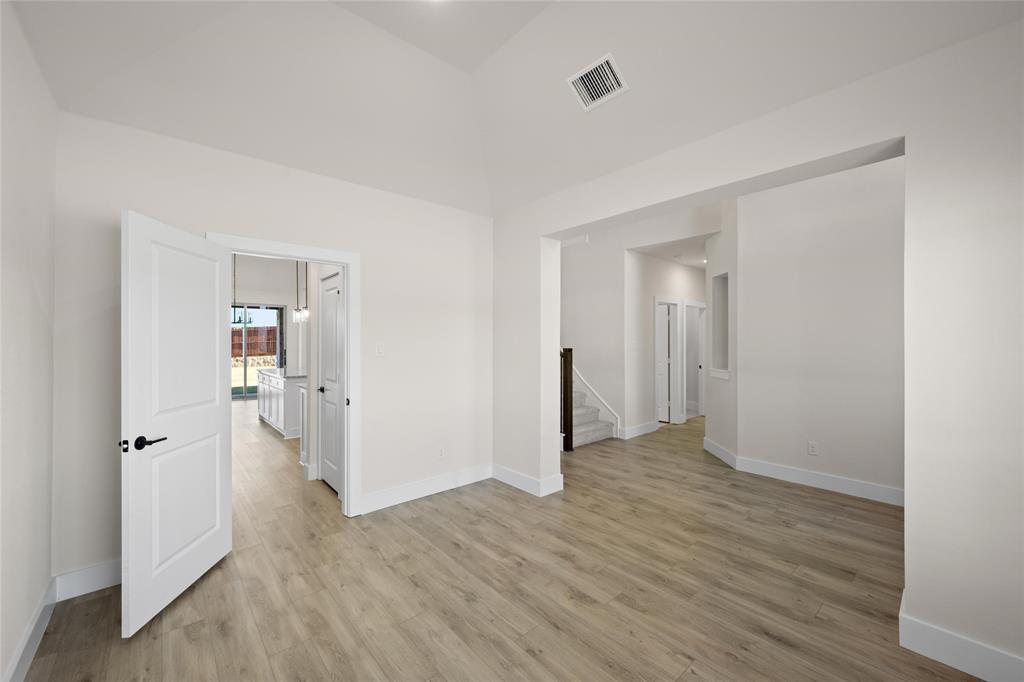 1814 River Hills Court Property Photo 6
