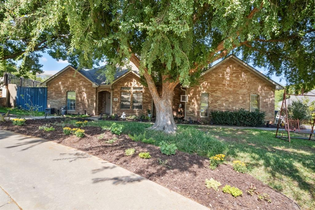 102 Woodrun Court Property Photo 2