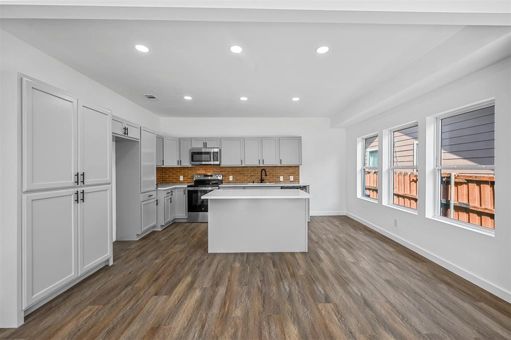 613 S Montreal Avenue Property Photo 8