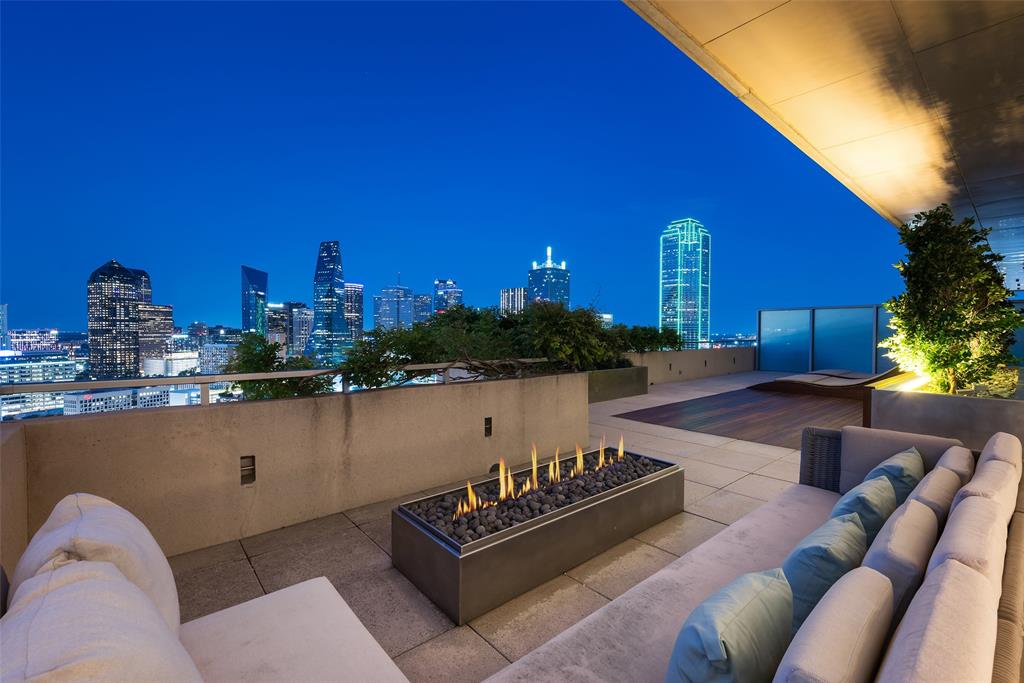 2200 Victory Avenue Property Photo
