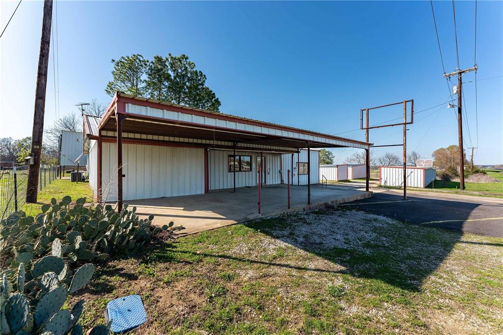 4037 N Main Street Property Photo 1