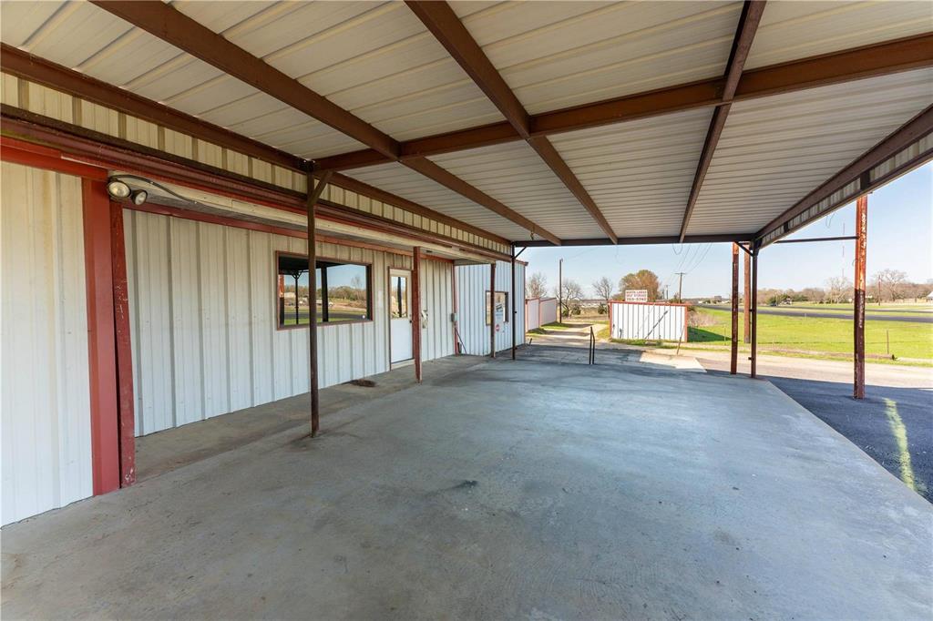 4037 N Main Street Property Photo 2