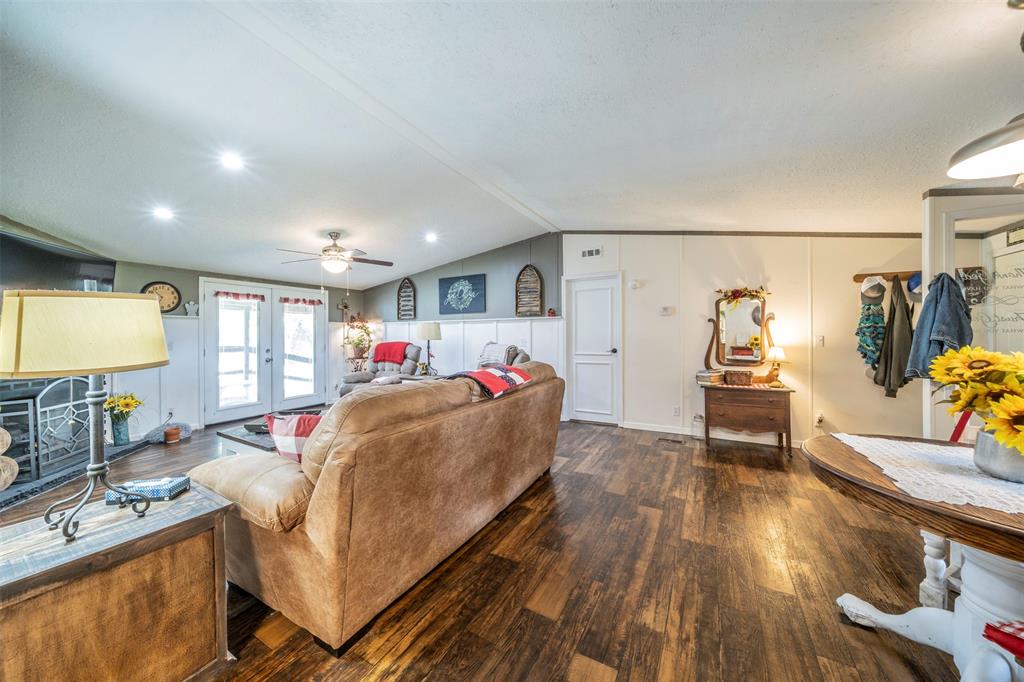955 Tiffany Street Property Photo 4