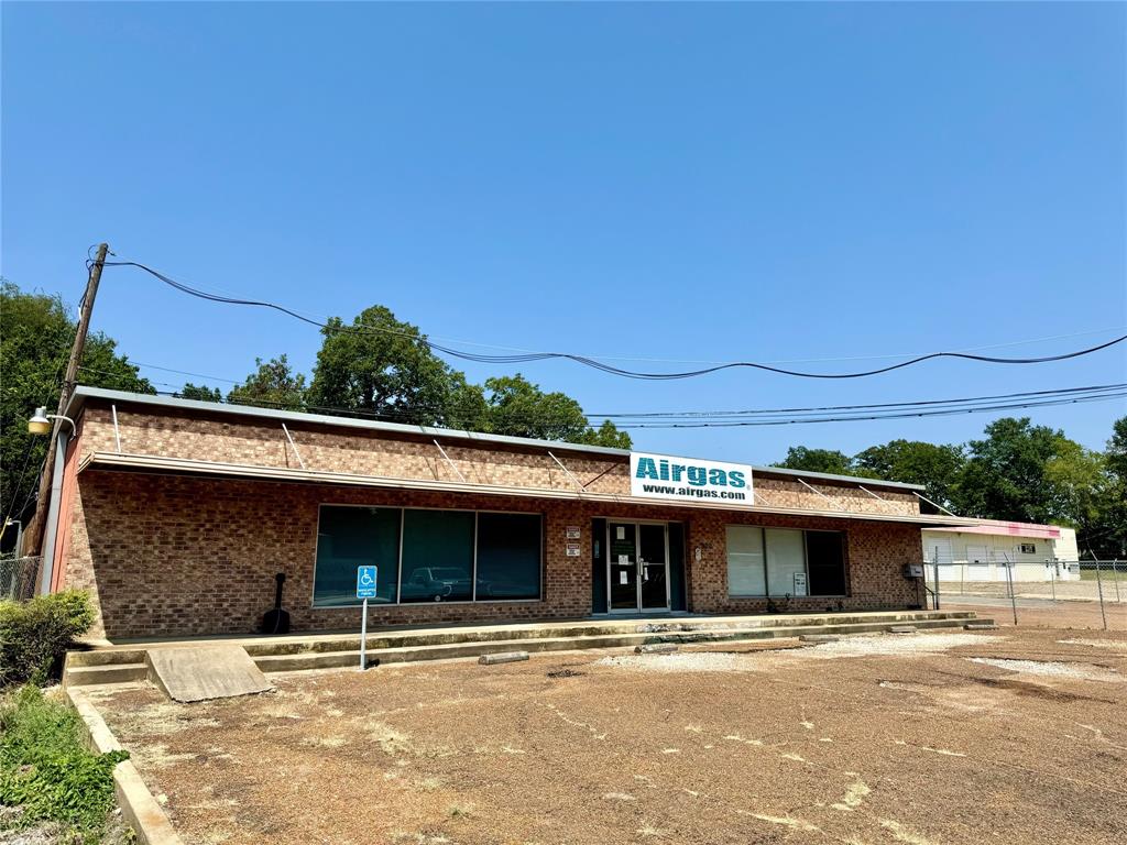 900 Bonham Street Property Photo 1