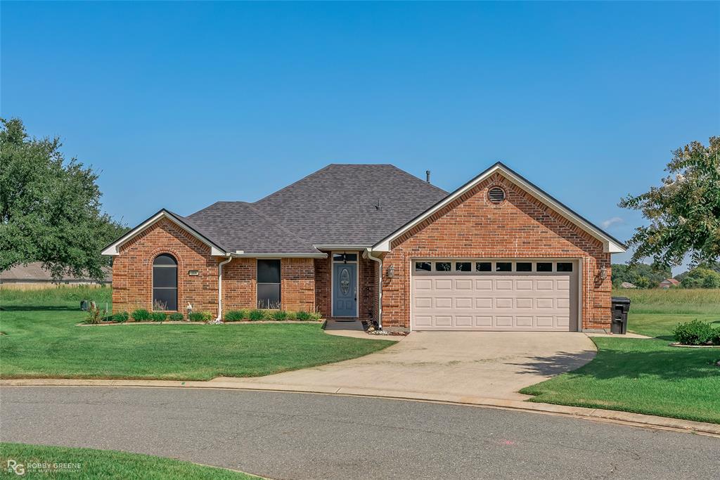 304 Bradford Circle Property Photo 1