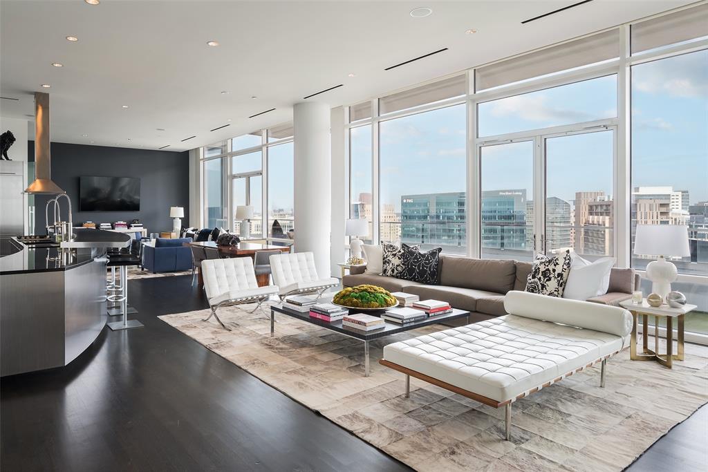2430 Victory Park Lane Property Photo