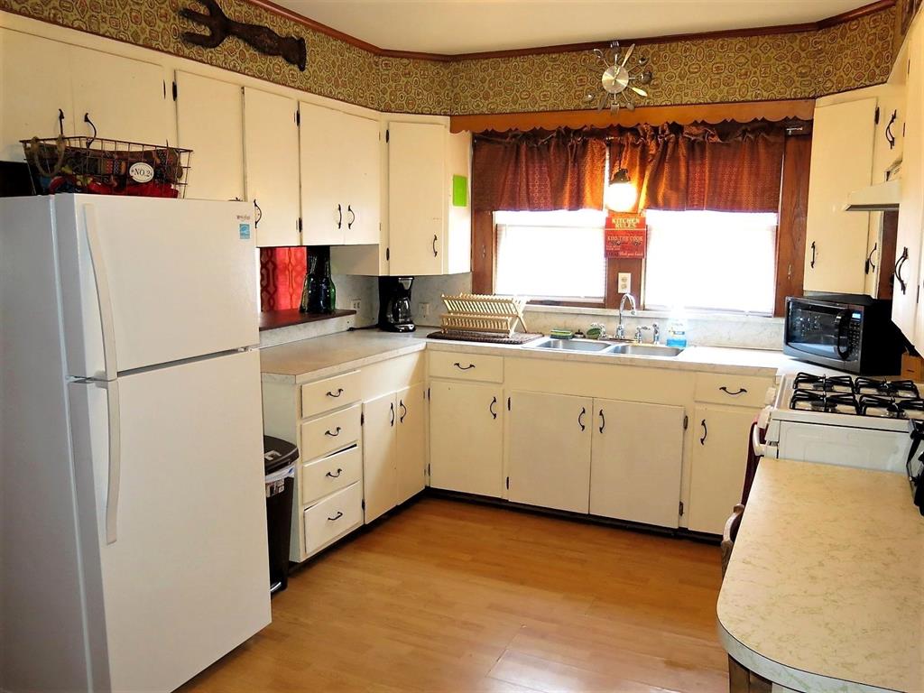329 Dalzell Street Property Photo 8