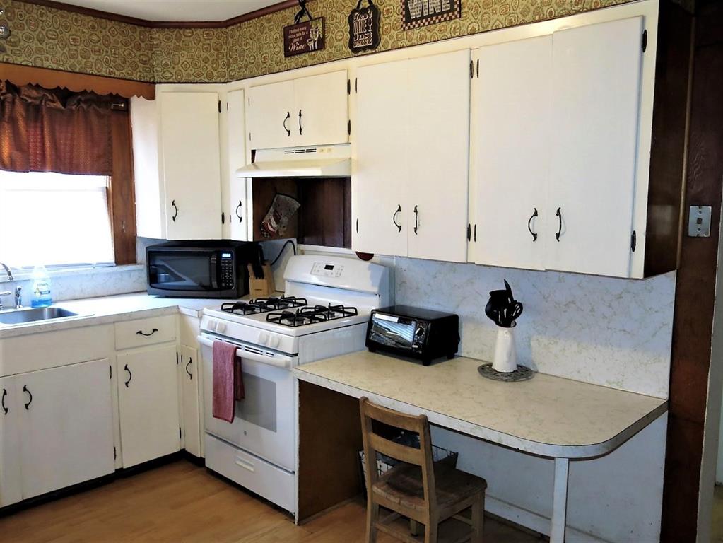 329 Dalzell Street Property Photo 9