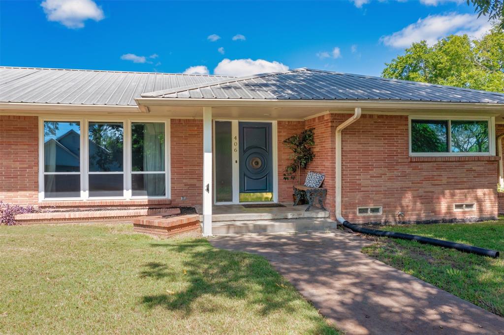 406 W Dallas Street Property Photo 3