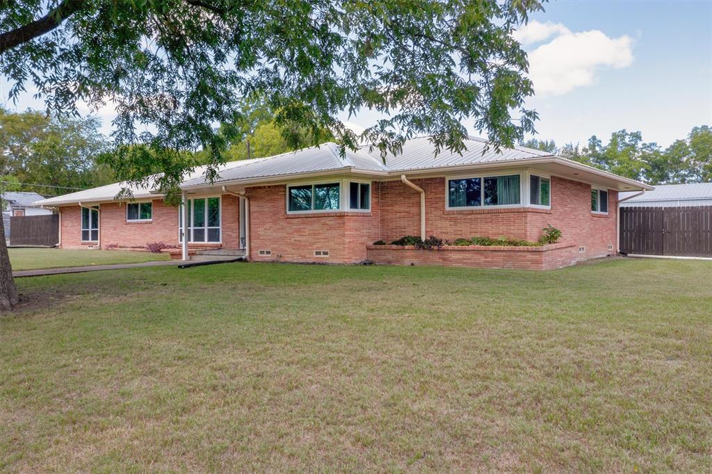 406 W Dallas Street Property Photo 8