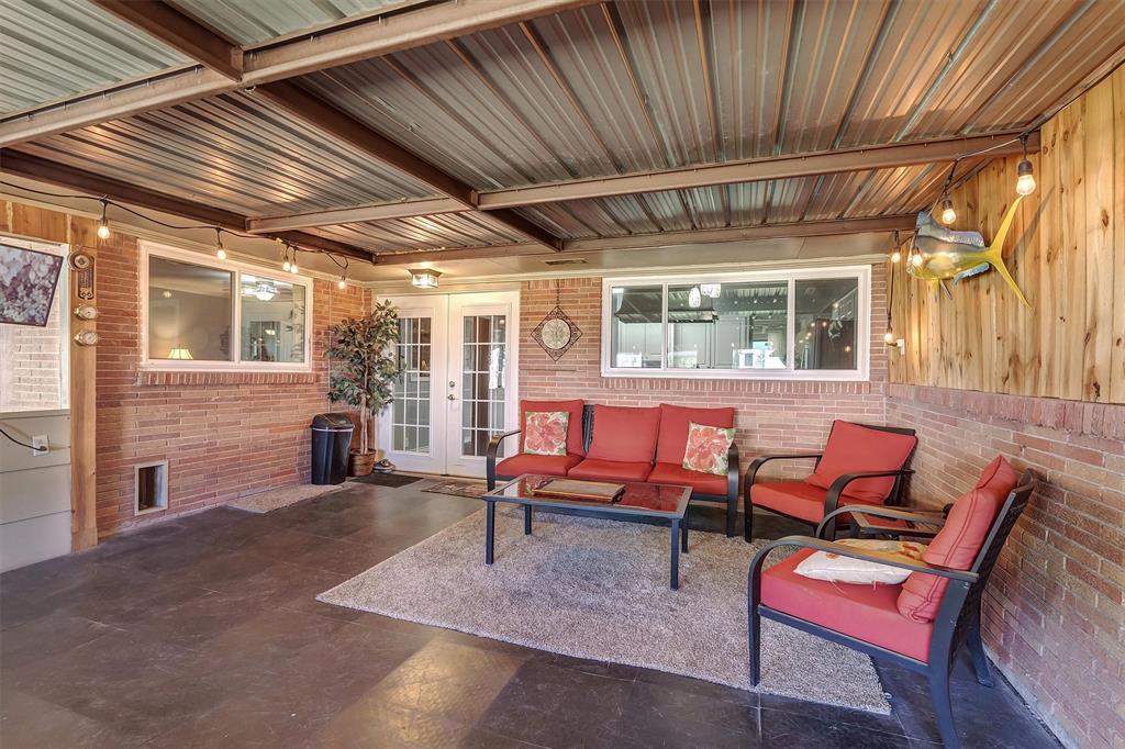 406 W Dallas Street Property Photo 10