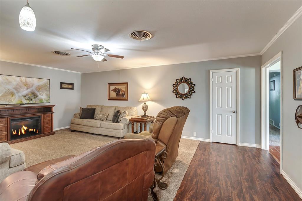 406 W Dallas Street Property Photo 17