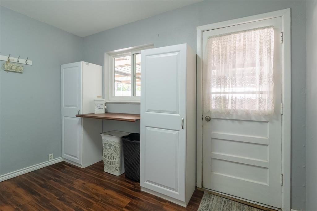 406 W Dallas Street Property Photo 31