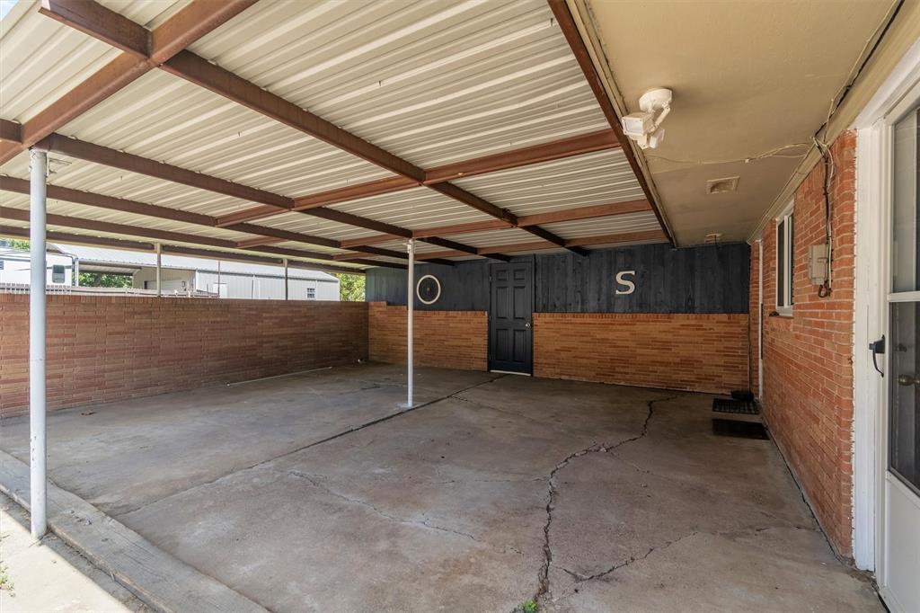 406 W Dallas Street Property Photo 32